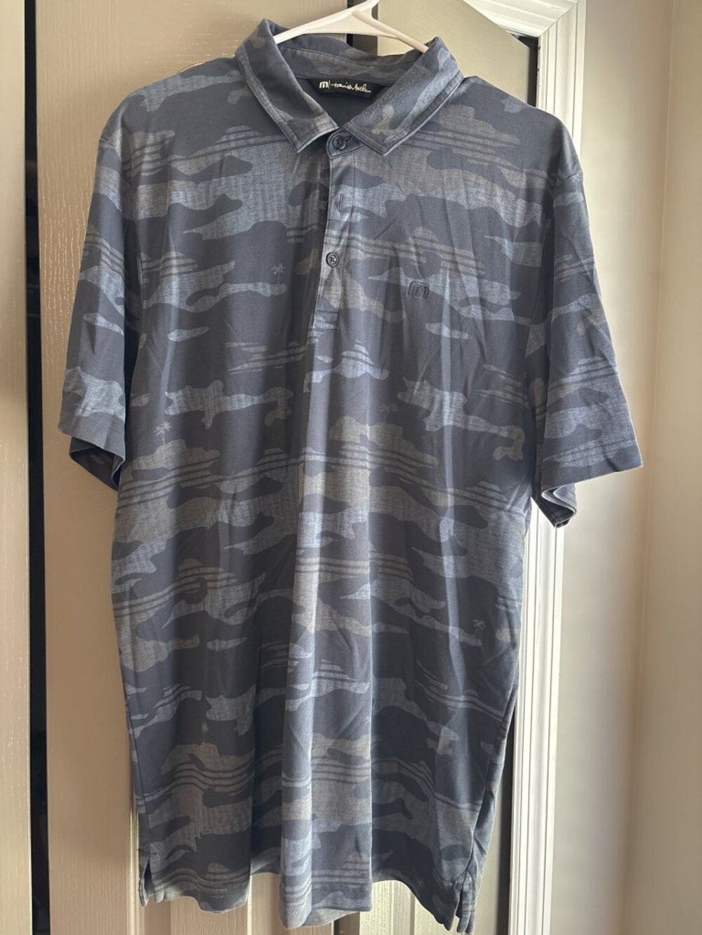 TravisMathew Beachside Stealth Polo Mens XXL Blue Nights Camo Palm Tree Golf